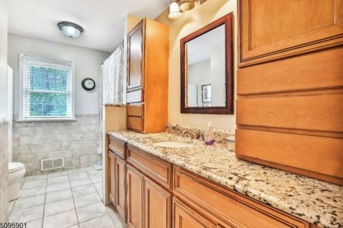 4 Alpine Trl, Sparta, NJ 07871-1620