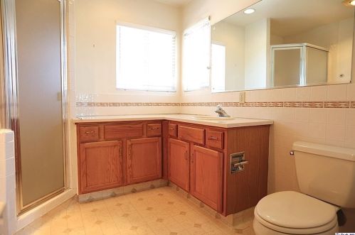 257 Cumberland Rd, Glendale CA  91202-1342 exterior