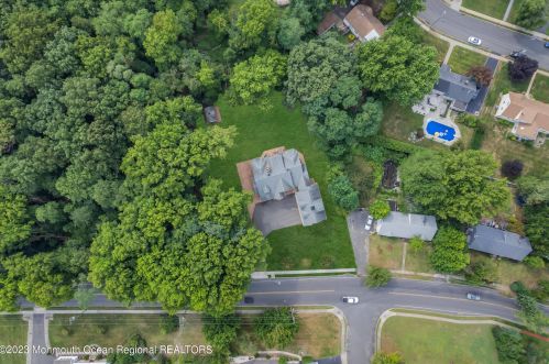 139 Cold Indian Spg Rd, Tinton Falls NJ 07712-3247 exterior