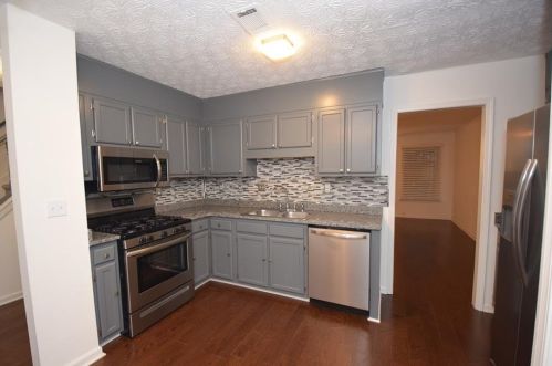 5592 Wells Cir, Stone Mountain, GA 30087-5255