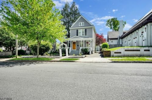 314 Washington Pl, Hasbrouck Heights, NJ 07604-1912