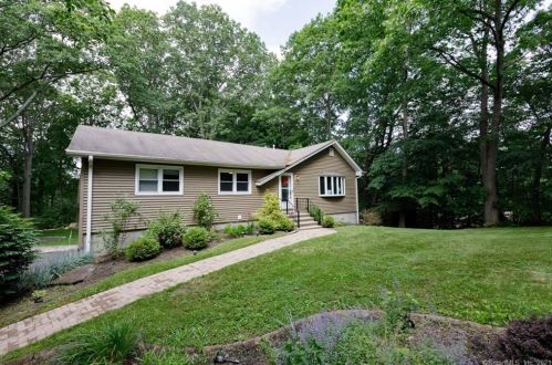 8 Wesley Dr, Huntington, CT 06484-5233