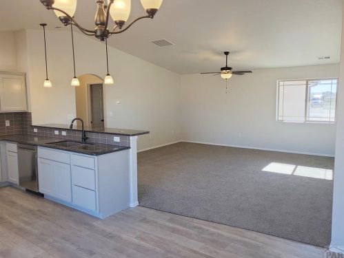1015 Camino De Bravo, Pueblo, CO 81007-7077