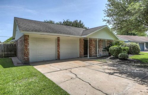2203 Halbert Dr, Pearland, TX 77581-3827