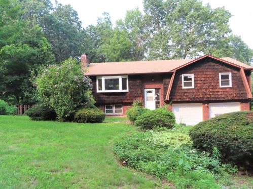10 Summit Dr, Windsor CT  06095-3238 exterior