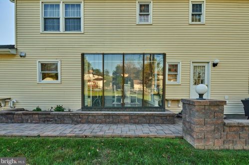 16 Ronit Dr, Trenton NJ 08628-2225 exterior