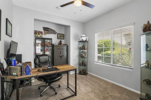 812 Daybreak Pl, Vista CA  92084-3347 exterior