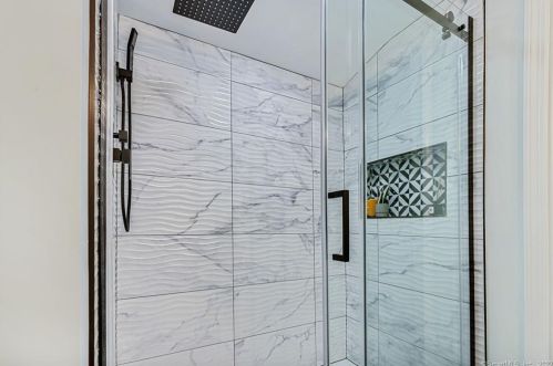 1090 Avery St, Wapping CT  06074-2301 exterior