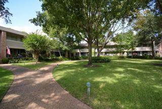 622 Ripple Creek Dr, Houston TX  77057-1036 exterior