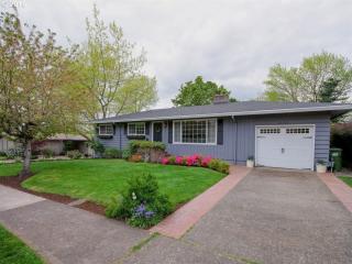 13015 63rd Pl, Portland, OR 97219-8068