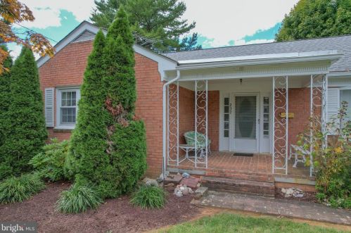 237 Jefferson Ave, Charles Town, WV 25414-1123