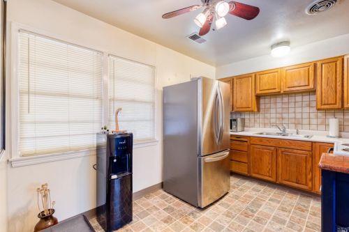 650 Mendocino Dr, Ukiah CA  95482-5606 exterior