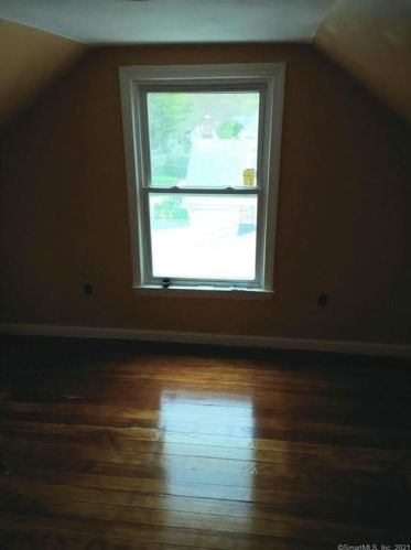 51 Edgewood Ave, Waterbury, CT 06706-2209