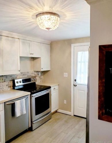396 Elm St, Upper Stepney, CT 06468-2204