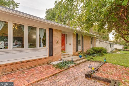 1400 Tuscawilla Dr, Charles Town, WV 25414-5030