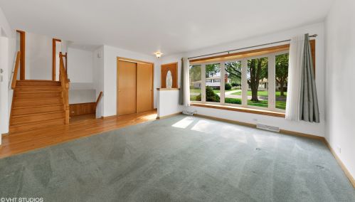 513 Deborah Ln, Mount Prospect, IL 60056-3502