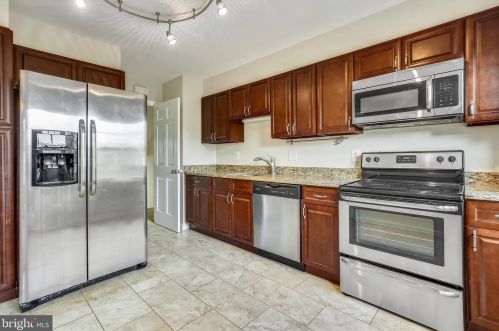 1966 Hopewood Dr, Falls Church, VA 22043-1870