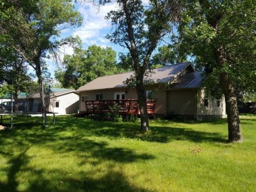 202 Center Ave, Fort Clark, ND 58530-3102