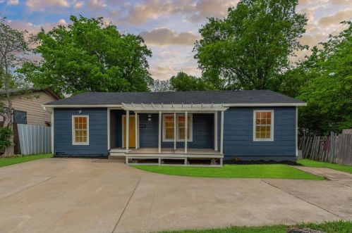 5617 King Ct, Fort Worth, TX 76112-6928