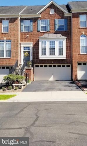 18256 Camdenhurst Dr, Gainesville, VA 20155-6242