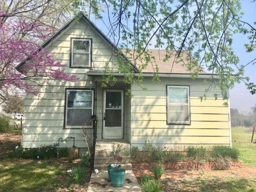 600 Smith St, Caney, KS 67333-2811