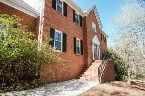 246 Deerhill Dr, Bogart, GA 30622-1741