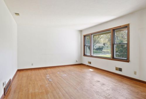 2133 Blomquist Ave, Saint Paul MN  55110-4701 exterior