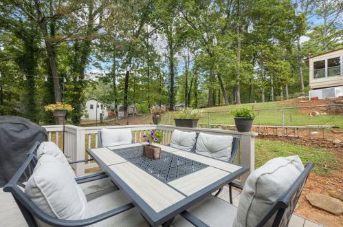 2579 Hatfield Cir, Atlanta GA  30316-3950 exterior