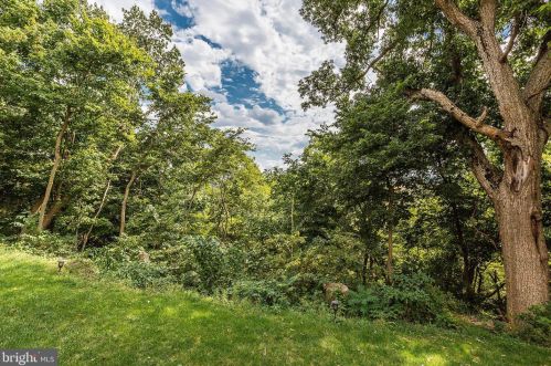 1740 Southport Dr, Lancaster PA  17603-9351 exterior