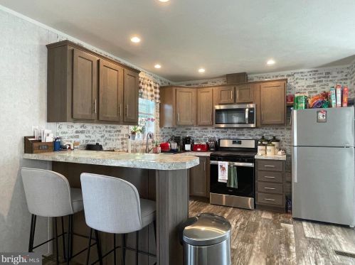 726 Nancy Ln, Lancaster, PA 17601-5823