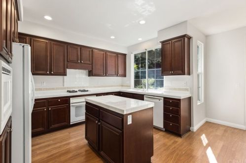 18 Glen Ellen, Irvine CA  92602-2000 exterior