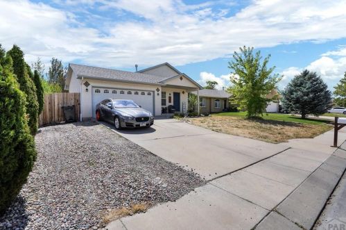 2014 Chism Dr, Pueblo, CO 81008-1868