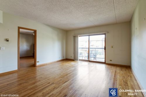 1227 Brown St, Des Plaines, IL 60016-3304