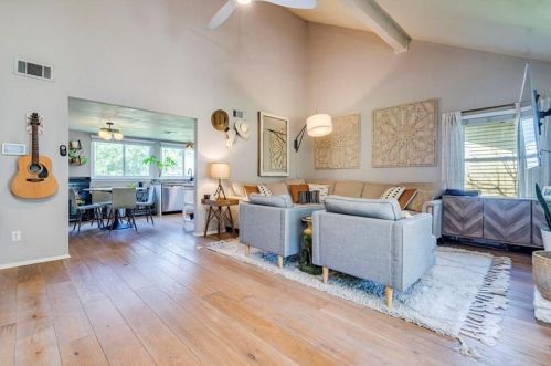 520 Blackberry Dr, Austin TX  78745-6547 exterior