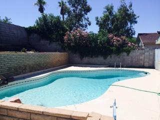 432 Chateau Dr, Henderson NV  89002-8354 exterior