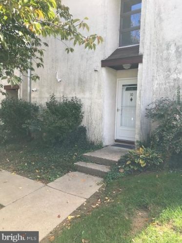 10 Weymouth Ct, York, PA 17404-5055