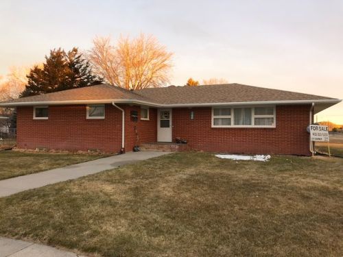 102 7th St, Valentine, NE 69201-2212