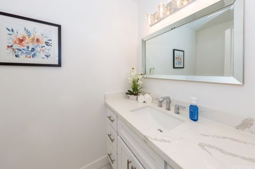 17084 Escalon Dr, Van Nuys CA  91436-3838 exterior