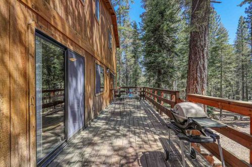 11782 Silverfir Cir, Truckee CA  96161-3216 exterior