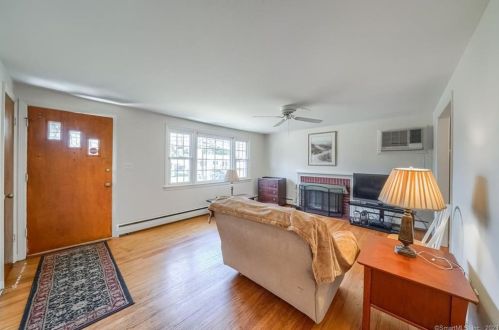 6 Cobblers Ln, Norwalk, CT 06851-1025