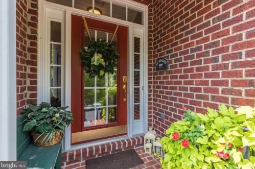 18275 Mullfield Village Ter, Leesburg, VA 20176-7466