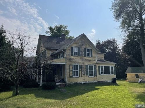 146 Park Ave, Allendale, NJ 07401-1909
