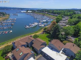609 Tomahawk Is Dr, Portland OR  97217-7971 exterior
