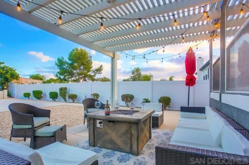 5057 Bella Collina St, Oceanside CA  92056-1924 exterior