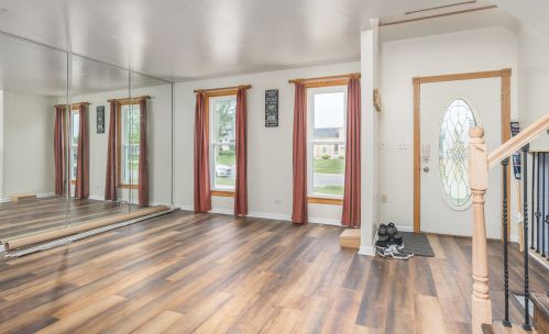 759 Cypress Ln, Carol Stream, IL 60188-9197