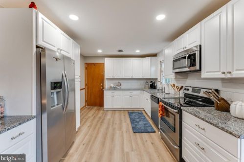 200 Walnut Dr, Fredericksburg, VA 22405-1759