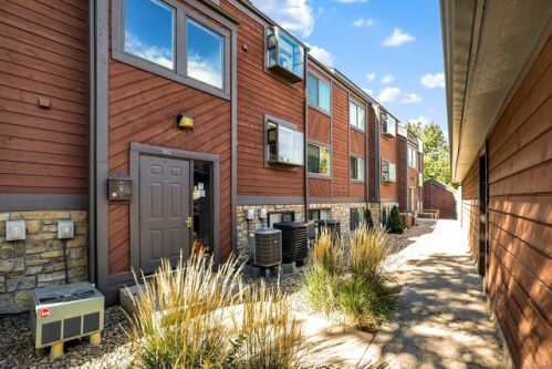 303 Lehow Ave, Englewood CO  80110-8502 exterior