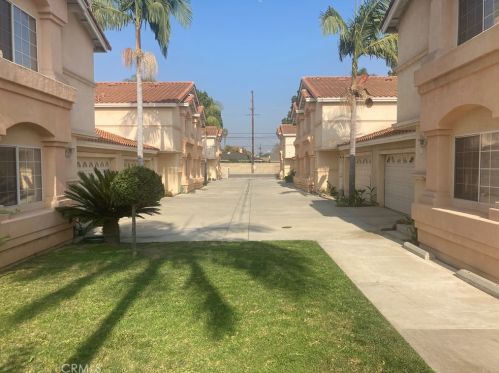 7604 Stewart And Gray Rd, Downey CA  90241-4650 exterior