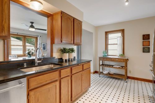 879 Hoyt Ave, Saint Paul MN  55106-1042 exterior