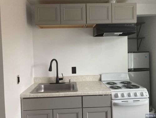22 Quackenbush Ave, Dumont, NJ 07628-3055